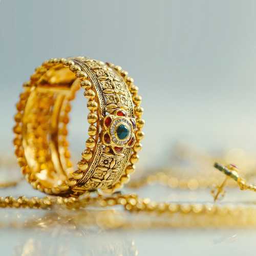 Beautiful gold bangles for the wedding